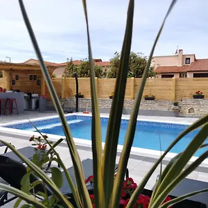 Apartment Brioni Sea,garden,poll View 2 2 80m2 Tiki Bar, Peroj